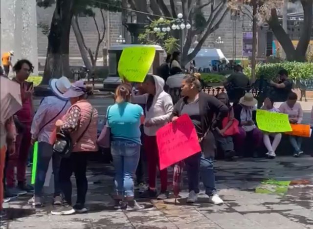 Habitantes de Los Cerritos exigen agua frente a Comuna poblana