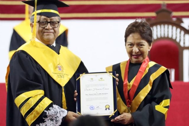 Lilia Cedillo recibe Doctorado Honoris Causa por universidad de Perú