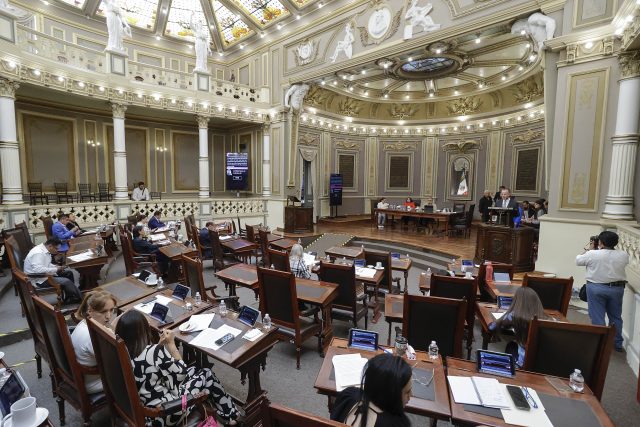 Con 34 votos, aprueban en Congreso alternancia de género en gobierno de Puebla