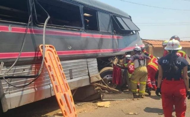 Trágico accidente de La Traketera banda Ardiente deja 4 muertos en Michoacán