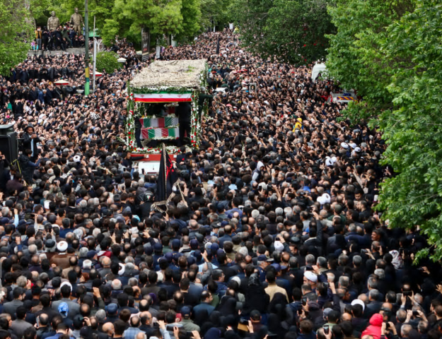 (Video) Irán inicia ceremonias fúnebres para despedir al presidente Ebrahim Raisi