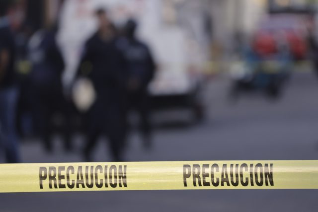 Asesinan a comandante de policía en pleno zócalo de Chiautla