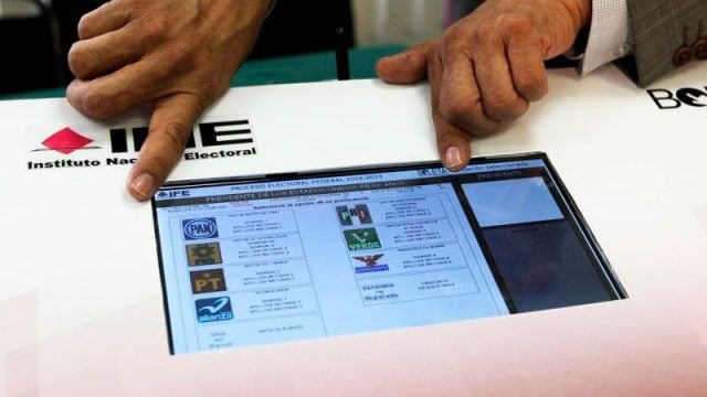 Problemas en portal del INE afectan voto de mexicanos en el extranjero