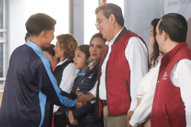 Céspedes entrega obras en telesecundaria de San Pedro Cholula