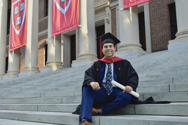 Joven del Maule se gradua con honores en Harvard