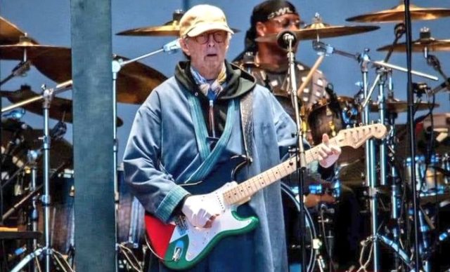 (Video) Eric Clapton muestra su solidaridad con Palestina durante concierto en Italia