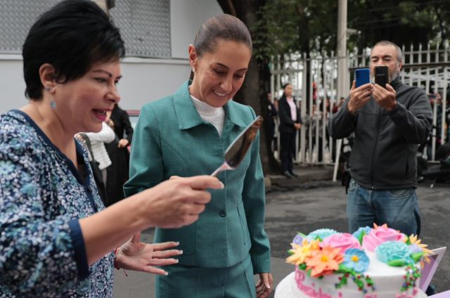 AMLO, políticos y pueblo mexicano felicitan a Claudia Sheinbaum por su cumpleaños