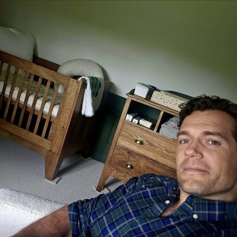 Henry Cavill bromea sobre la paternidad en el Día del Padre