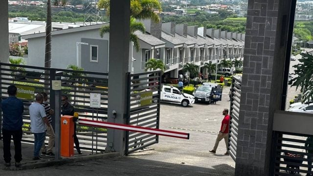 Hombre asesina a su vecino de 14 disparos tras una discusión | Video