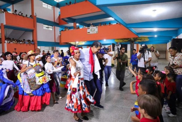 Maduro entregó a comunidades mirandinas un colegio y un centro de diagnóstico rehabilitados