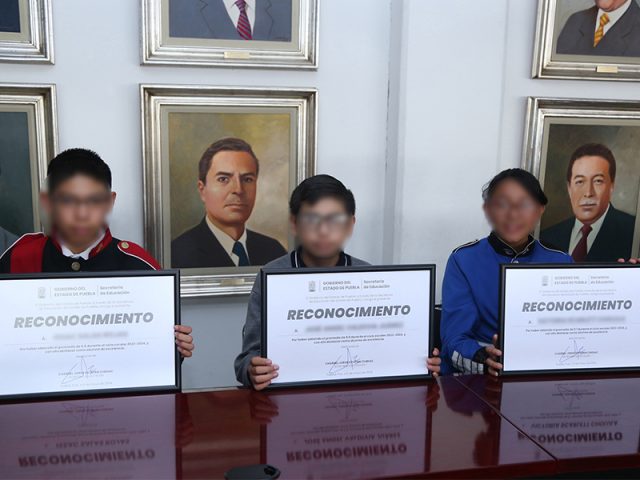 SEP de Puebla reconoce el desempeño de 155 alumnos de educación básica