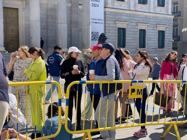 Masiva votación en Madrid y París supera expectativas del INE