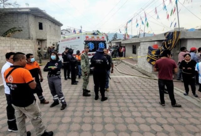 Mueren 3 personas tras explosión en vivienda de Palmar de Bravo