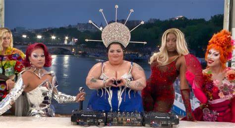 DJ francesa denuncia amenazas de muerte y ciberacoso tras escena de drag queens en  apertura de JJOO