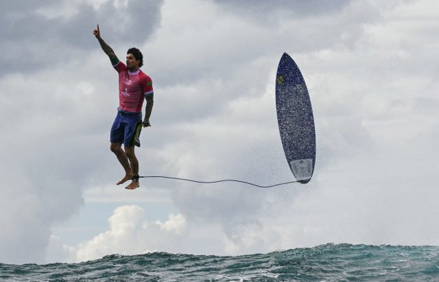 La foto que conquistó París 2024: Gabriel Medina vuela sobre el agua