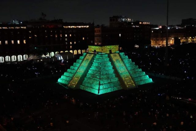 Réplica de Kukulcán ilumina la CDMX en tributo a cultura maya