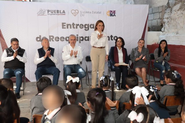 Alumnos de la Romero, La Libertad y Roma, reciben apoyo del DIF Puebla