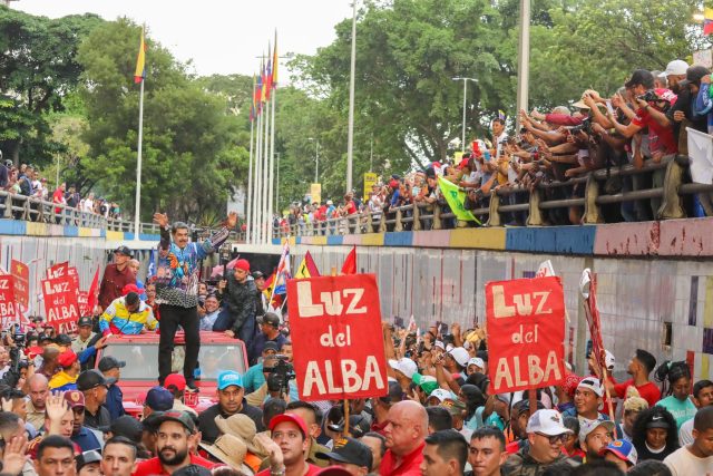 «Estamos en el camino correcto»: Maduro arrancó campaña con mega movilizaciones