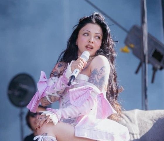 5 mil millones de reproducciones: Mon Laferte es la chilena más vista en YouTube