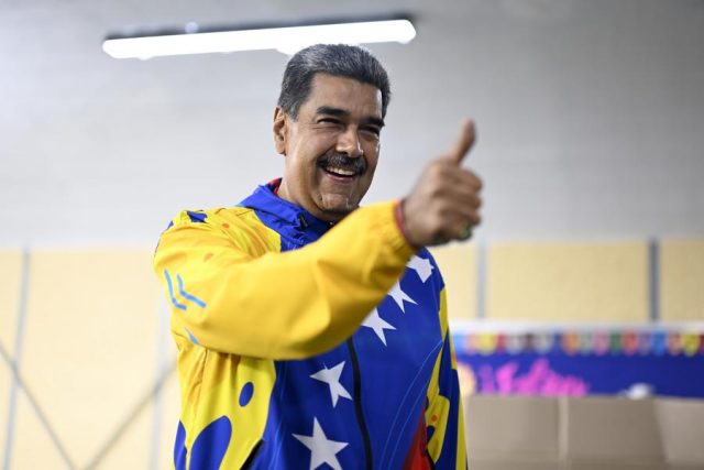 Presidente de China felicita a Maduro por reelección