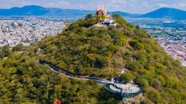 Menor de edad cae desde mirador de cristal en Atlixco, Puebla