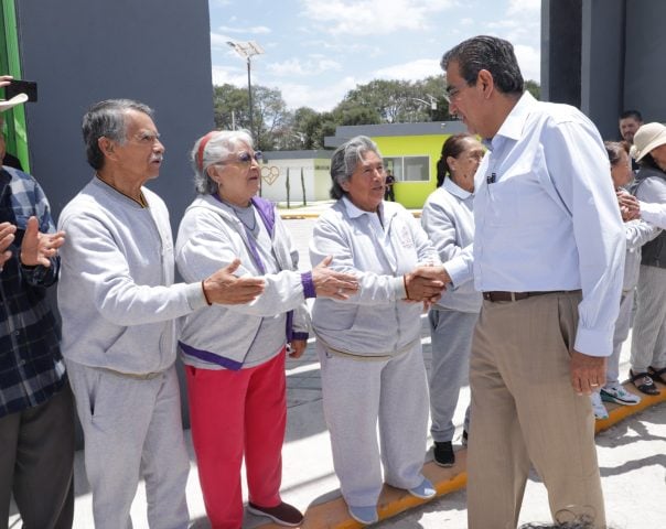 Gobierno estatal entrega Centro Comunitario Recreativo en Acajete