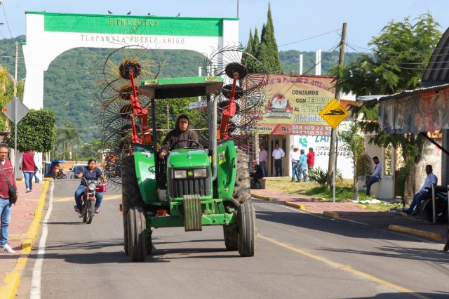 Gobierno de Puebla fortalece infraestructura carretera en Tlapanalá