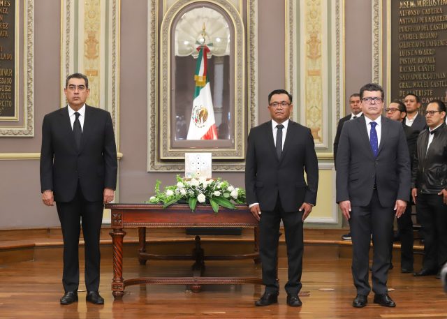 En el Congreso, rinden homenaje póstumo a diputado Carlos Navarro