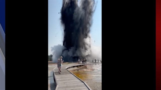 Violenta erupción en Yellowstone hace estallar paseo marítimo | Video