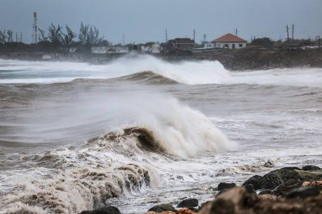 Federación informa que Quintana Roo sigue en fase roja por huracán Beryl