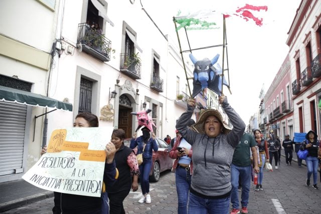 Pirotécnicos de Cholula exigen regulación ante Congreso de Puebla