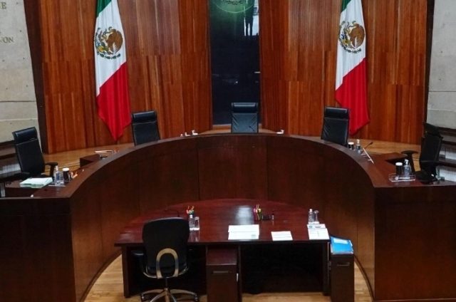 AMLO celebra cancelación de orden judicial al Tribunal Electoral