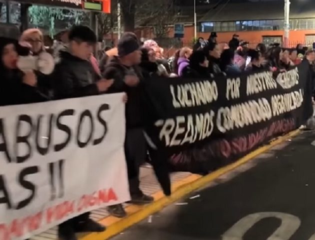 “¿Hasta cuándo vamos a aguantar que nos sigan pasando a llevar?”: Cacerolazo contra el alza de luz