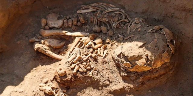 Descubren entierros de más de 3.800 años en un misterioso yacimiento peruano