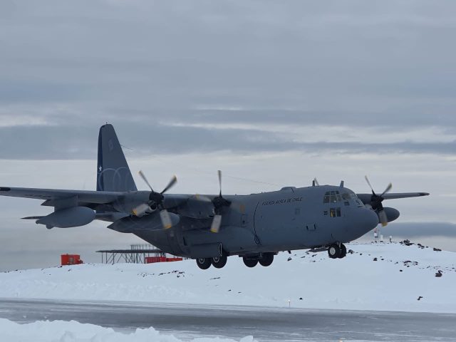 Corte de Punta Arenas rechaza solicitud de ex generales FACh implicados en accidente del Hércules C-130