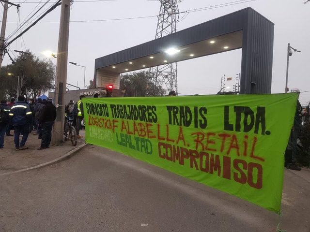 Trabajadores de Falabella votan masivamente a favor de huelga: el 96% rechaza última oferta