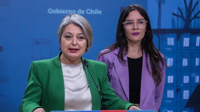 Ministra Jara a la UDI: "Si hay alguien que no puede hablar de faltas a la democracia es un partido que apoyó la dictadura"