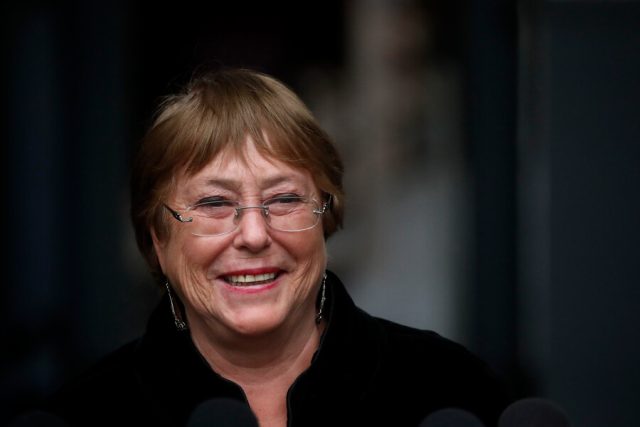 Bachelet  descarta tercera candidatura presidencial: «Ando en otra en la vida»