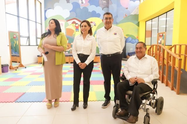 Entregan Céspedes y Gaby Bonilla equipamiento en CRI de Amozoc