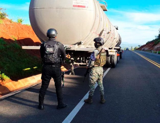 Recuperan SSP y Semar 57 mil litros de hidrocarburo ilícito en Puebla