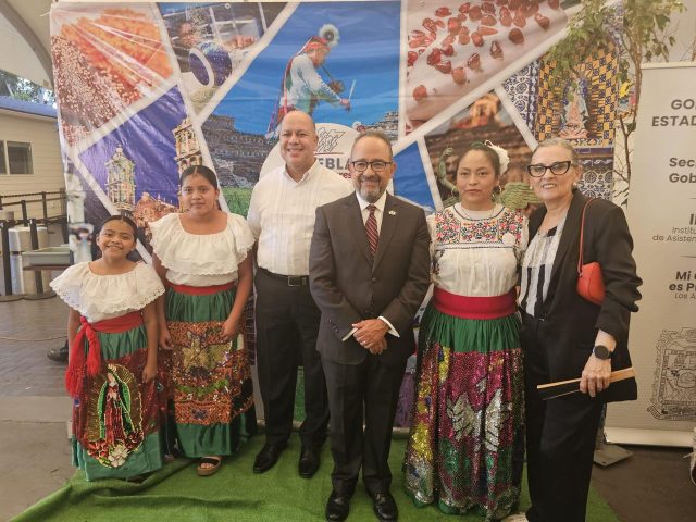 Gobierno de Puebla promueve riqueza cultural en Los Ángeles