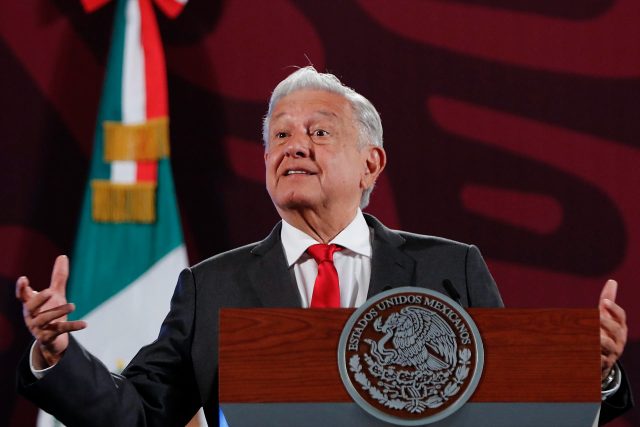 López obrador critica al CCE por cuestionar la representación de la 4T