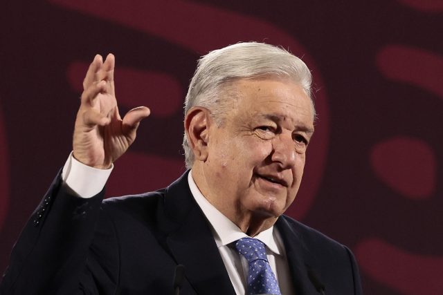 López Obrador acusa al Poder Judicial de estar controlado por élites