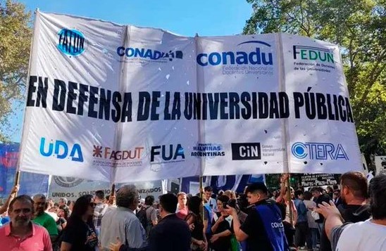 Universidades en Argentina paran 72 horas y exigen mejoras salariales