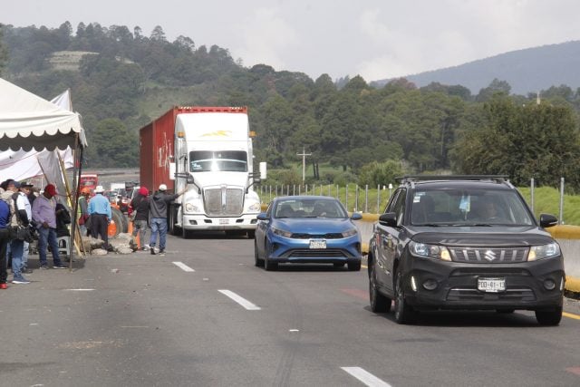 ¡Fin al bloqueo! Ejidatarios acceden abrir al 100% la México-Puebla