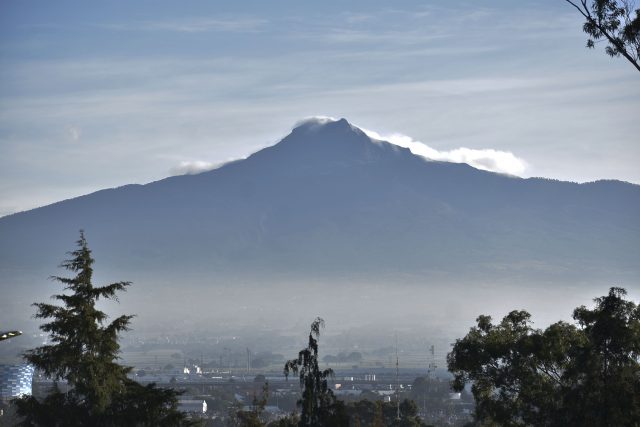 Tras 6 horas de búsqueda, rescatan a 2 jóvenes extraviados en La Malinche