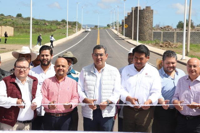 Céspedes beneficia a Chignahuapan con obra carretera y programas sociales