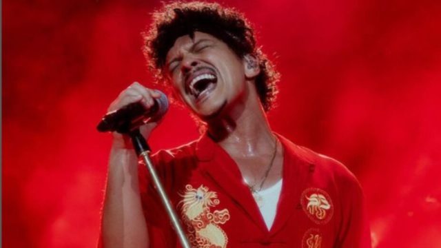 Bruno Mars sorprende en CDMX con versión de “El Sonidito”