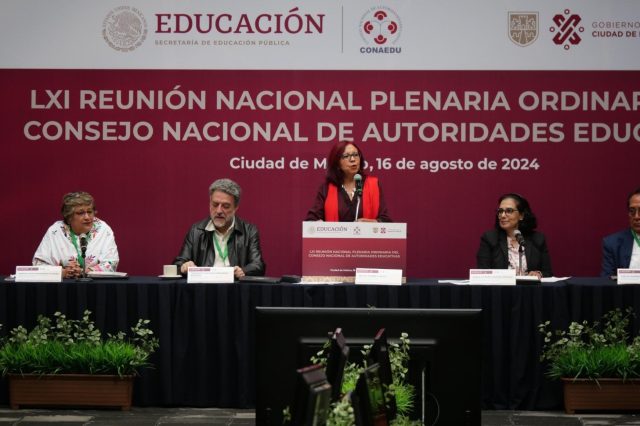 Leticia Ramírez llama a no rendirse en la transformación educativa