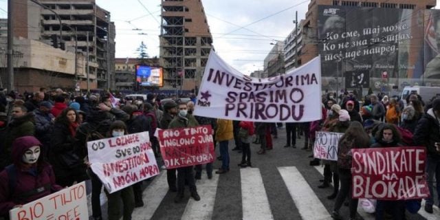 Proyecto de litio de empresa Río Tinto en Serbia es rechazado por la ciudadanía